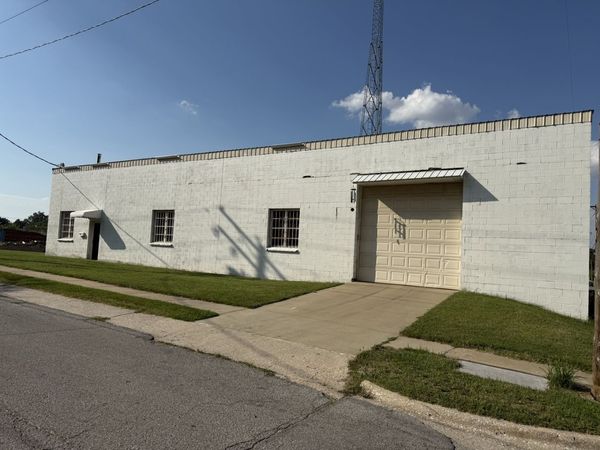 202 E Logan Street , Harrisburg, IL 62946