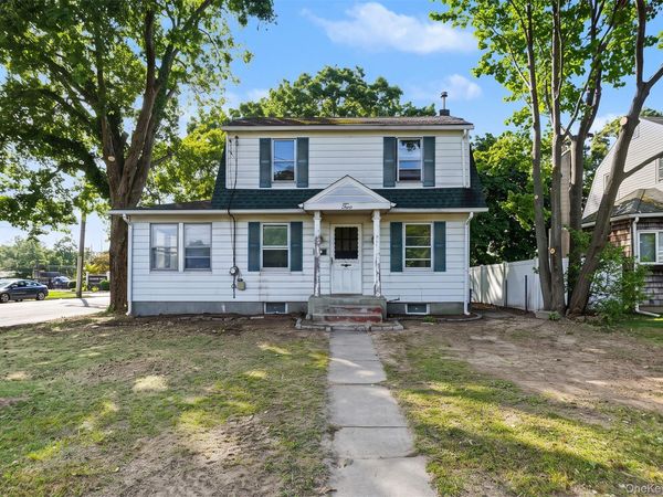 2 Willett Avenue , Sayville, NY 11782