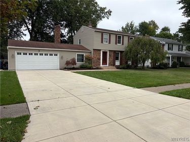 70 Candlewood Lane , Buffalo, NY 14221