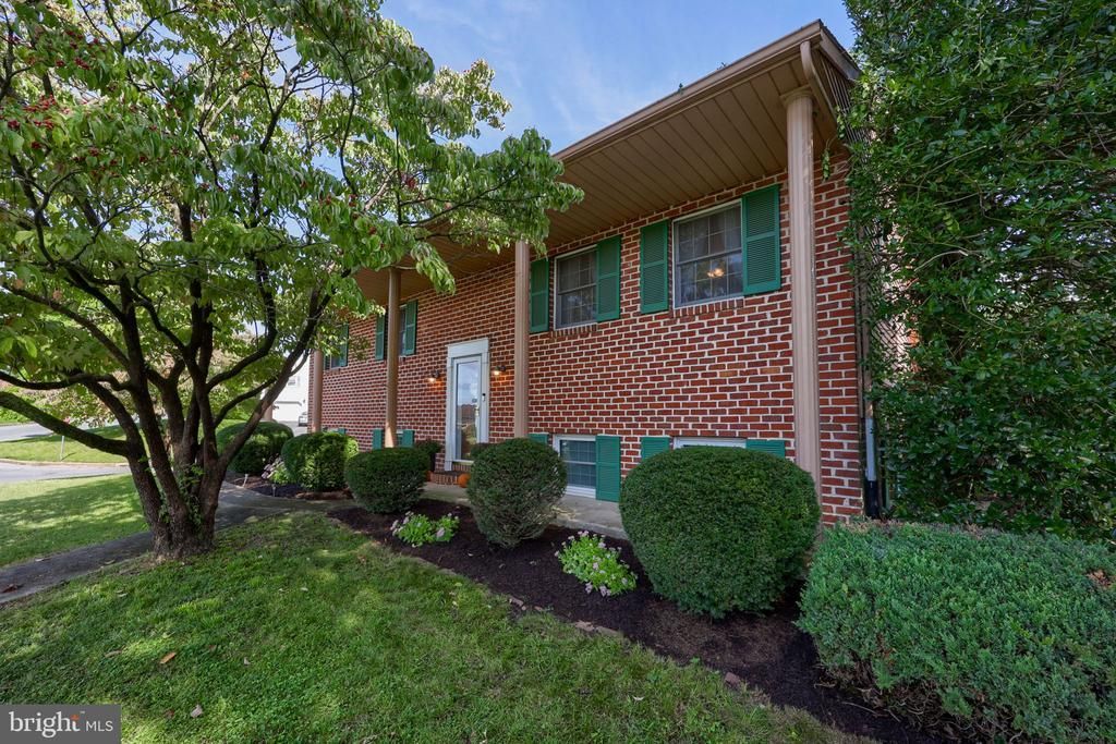 303 BROAD STREET , AKRON, PA 17501