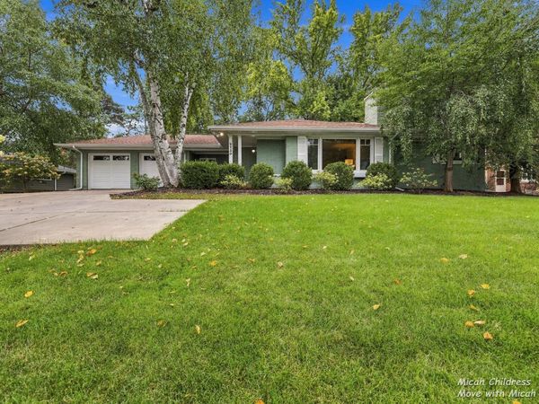 2730 Robinson Road SE, Grand Rapids, MI 49506