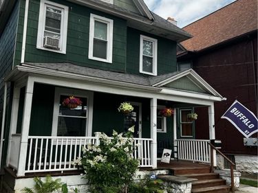 24 Leamington Place, Buffalo, NY 14210