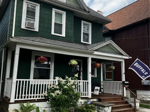 24 Leamington Place, Buffalo, NY 14210