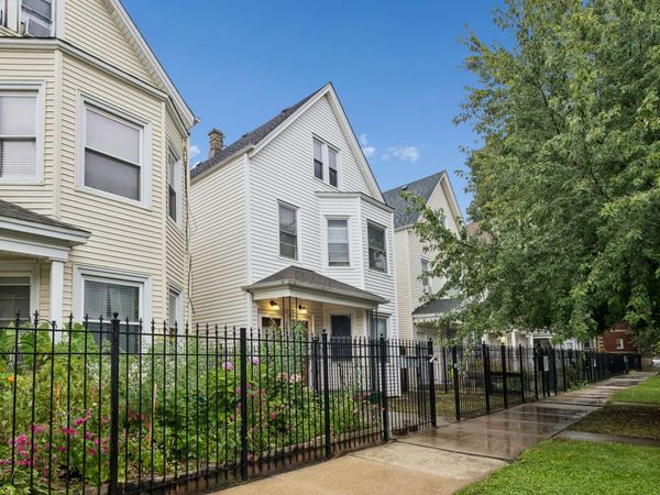 2953 N Hamlin Avenue, Chicago, IL 60618