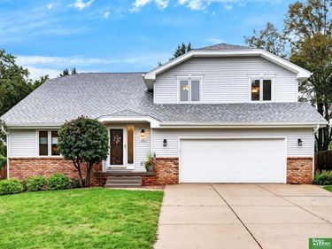 606 Woodbine Drive, Papillion, NE 68046