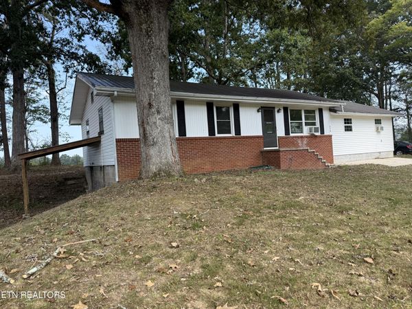 210 Snow Lane, Harriman, TN 37748