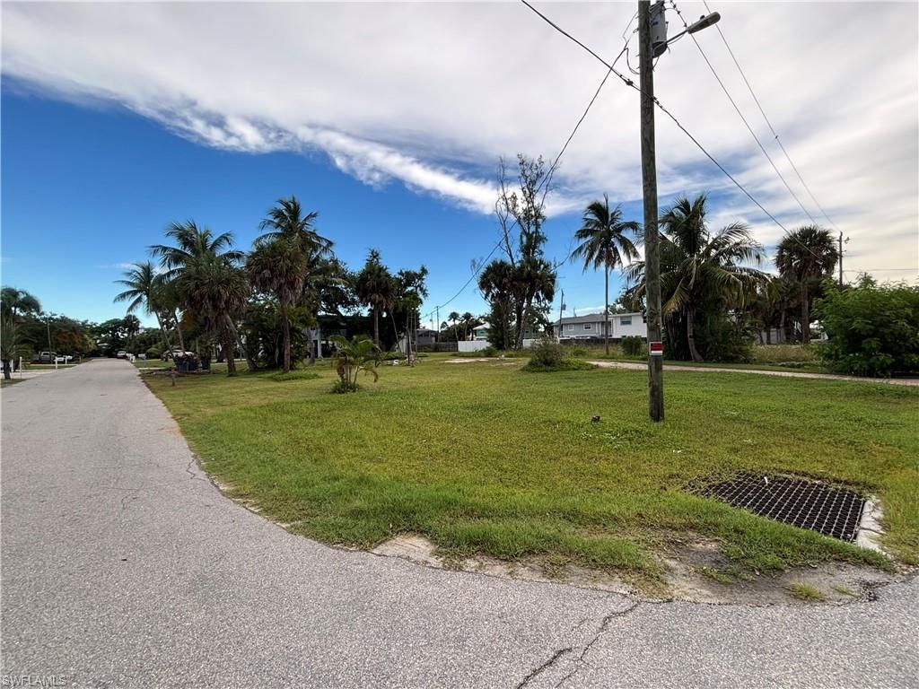 209 Dakota Ave, Fort Myers Beach, FL 33931 Photo
