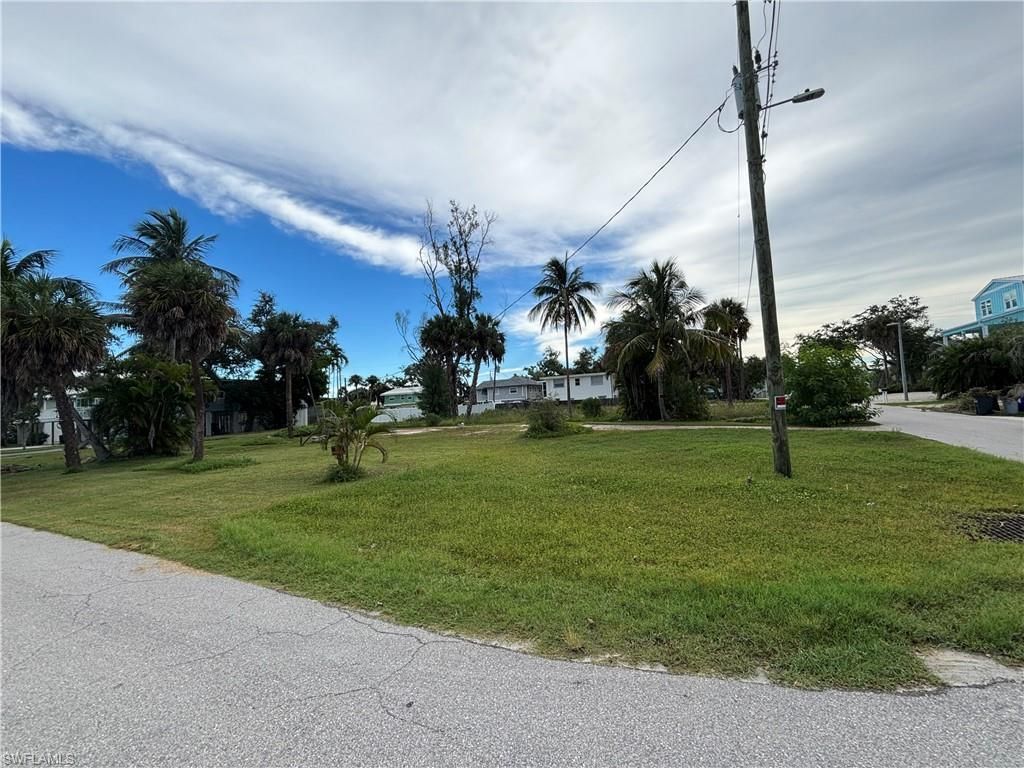 209 Dakota Ave, Fort Myers Beach, FL 33931 Photo