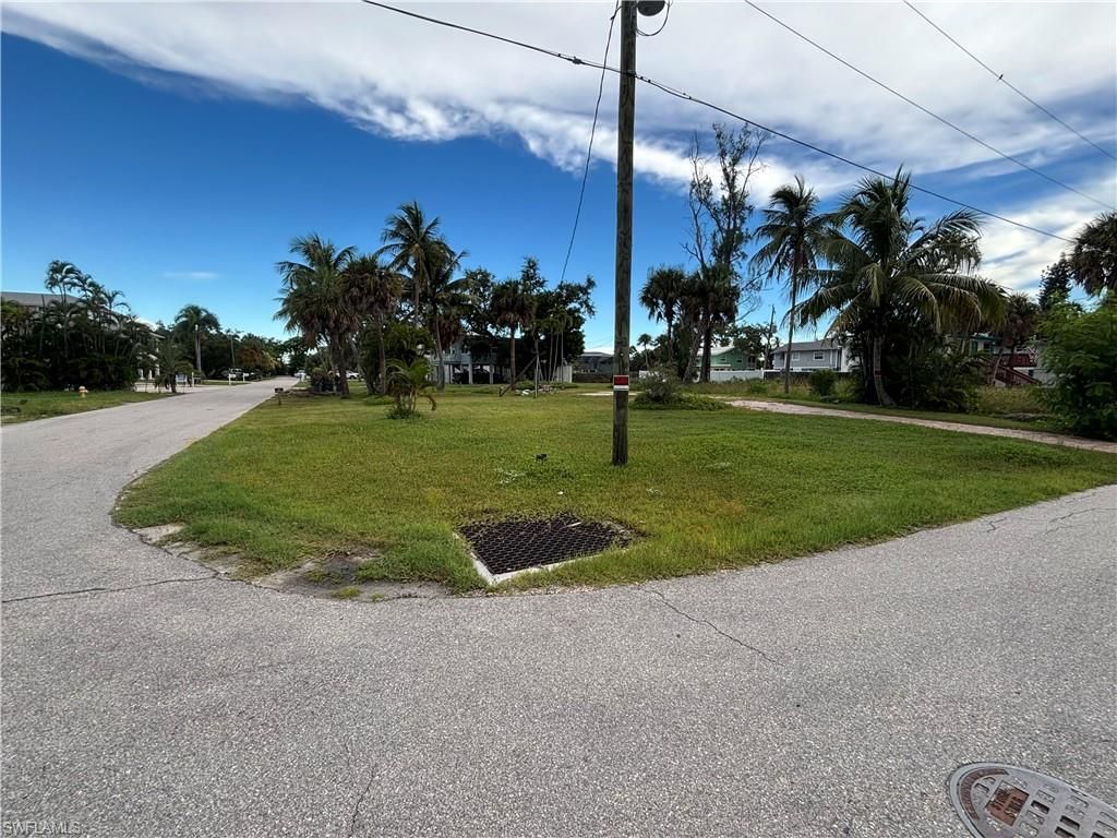 209 Dakota Ave, Fort Myers Beach, FL 33931 Photo