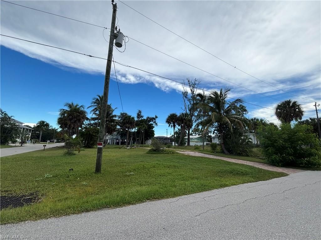 209 Dakota Ave, Fort Myers Beach, FL 33931 Photo