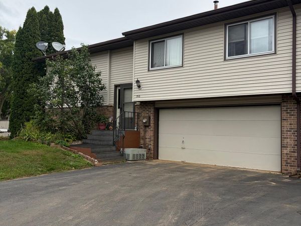 1310 Dellwood Street S, Cambridge, MN 55008