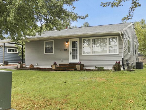 202 Sharon Avenue, Marshalltown, IA 50158