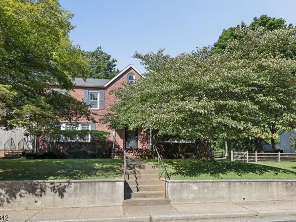 166 Crescent Ave, Waldwick, NJ 07463