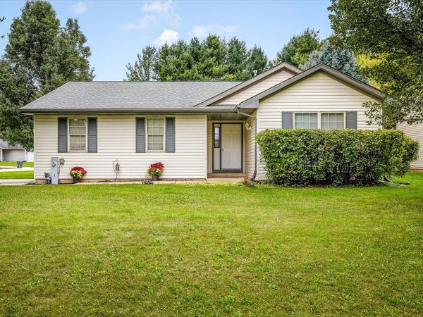 101 Gables Drive SW, Poplar Grove, IL 61065