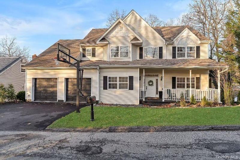 33 Potter Ln , Halesite, NY 11743 Main Photo