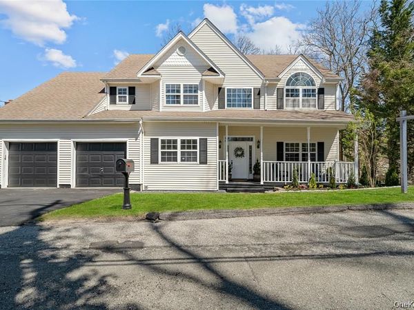 33 Potter Ln , Halesite, NY 11743