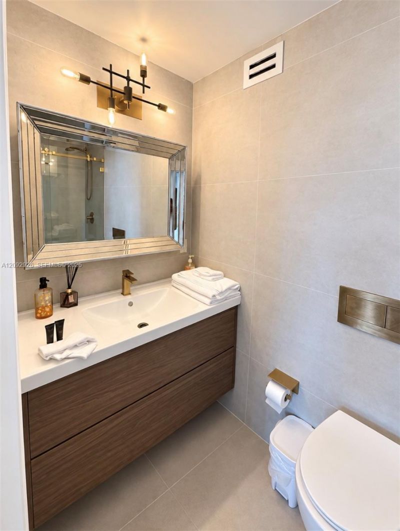 2301 Collins Ave , Unit 1019, Miami Beach, FL 33139 Photo