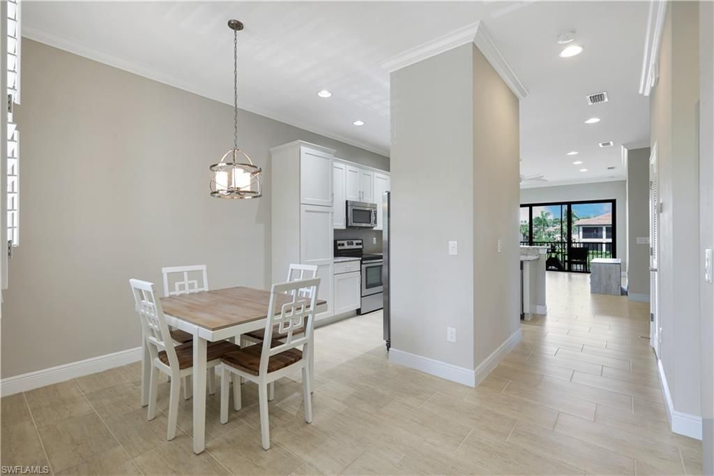 15114 Palmer Lake Cir , Unit 203, Naples, FL 34109 Photo