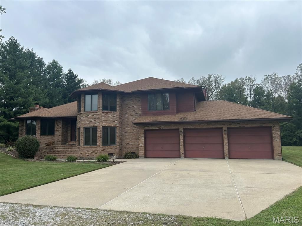 250 Hoffmann Lane , Belleville, IL 62226 Main Photo