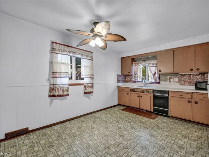24560 Stephen Avenue, Euclid, OH 44123 Photo 12