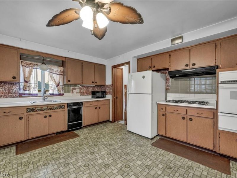 24560 Stephen Avenue, Euclid, OH 44123 Photo 13