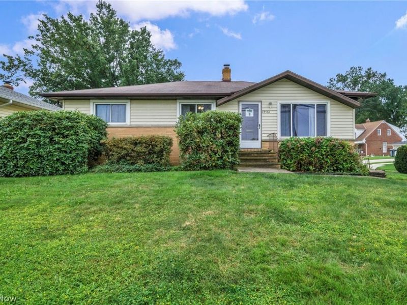 24560 Stephen Avenue, Euclid, OH 44123 Photo 2