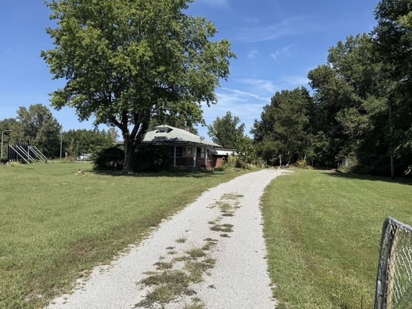 7920 Old Route 13 , Marion, IL 62959