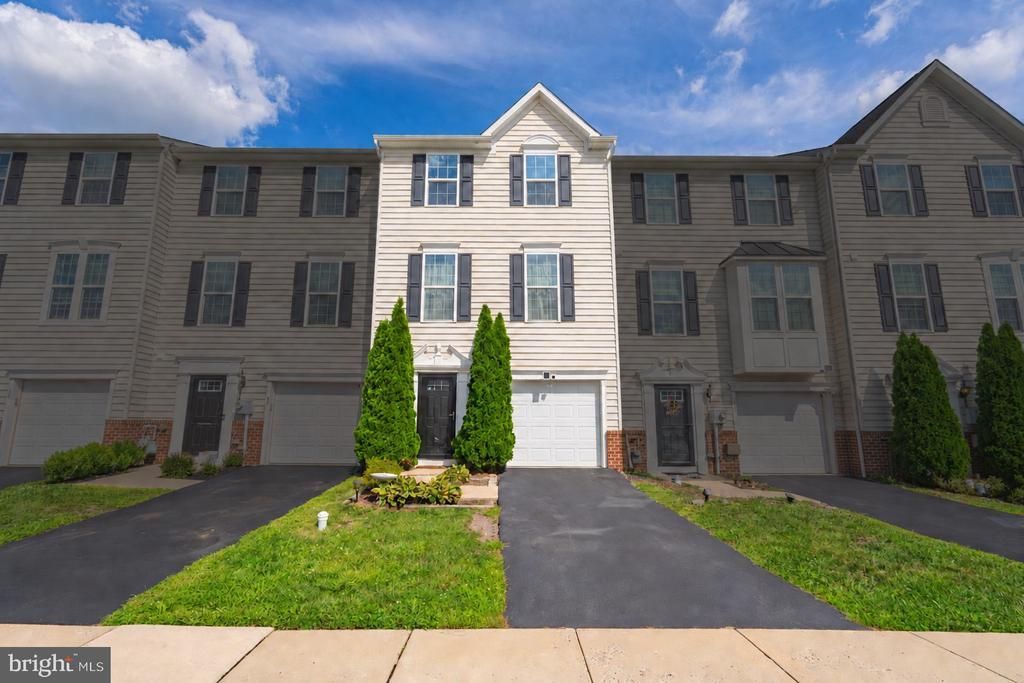 82 GREEN VIEW DRIVE, POTTSTOWN, PA 19464