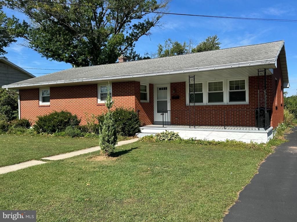 211 E RACE STREET , FLEETWOOD, PA 19522