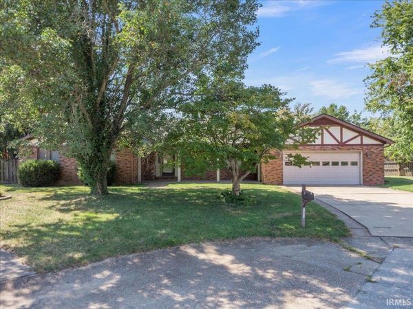 8215 Kingswood Court, Evansville, IN 47715