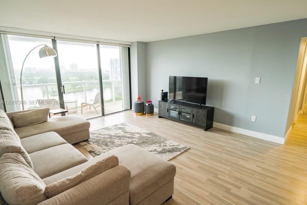 3701 N Country Club Dr, Unit 1807, Aventura, FL 33180 Photo
