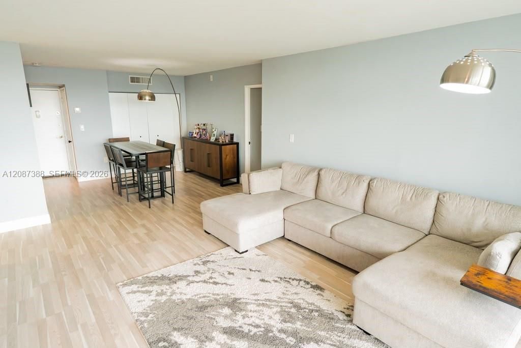 3701 N Country Club Dr, Unit 1807, Aventura, FL 33180 Photo