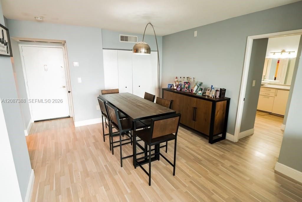 3701 N Country Club Dr, Unit 1807, Aventura, FL 33180 Photo