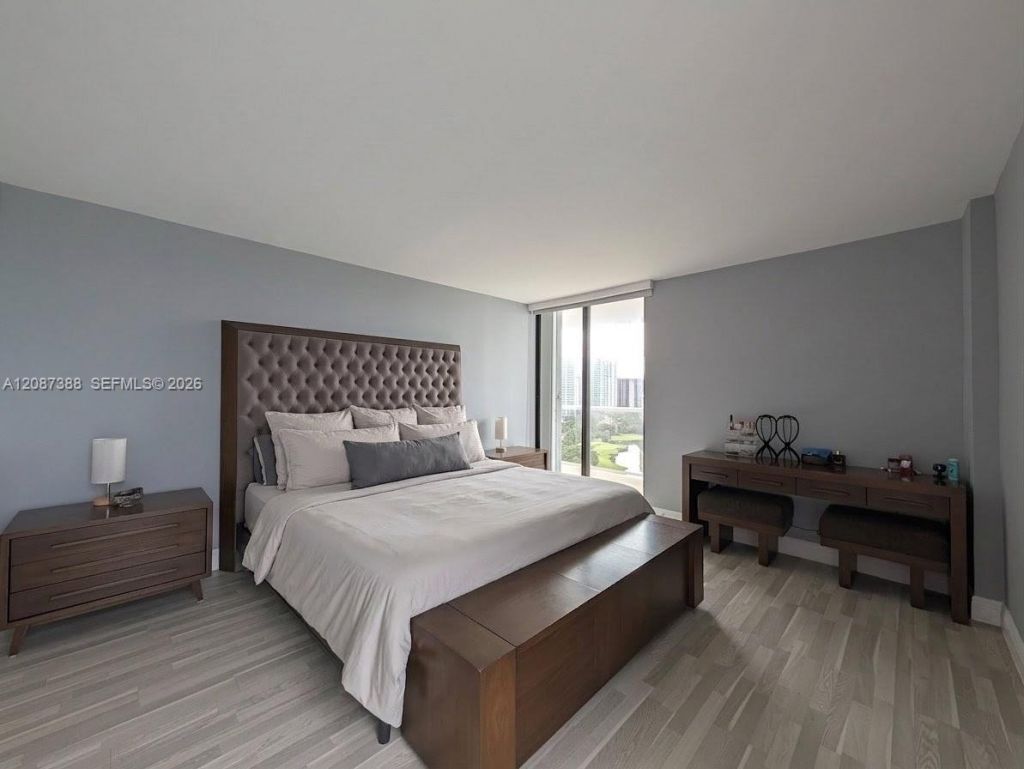 3701 N Country Club Dr, Unit 1807, Aventura, FL 33180 Photo