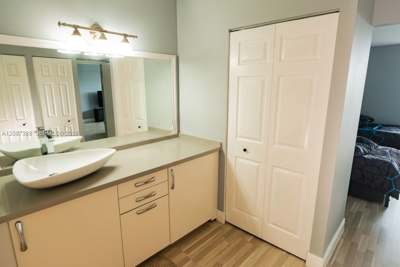 3701 N Country Club Dr, Unit 1807, Aventura, FL 33180 Photo