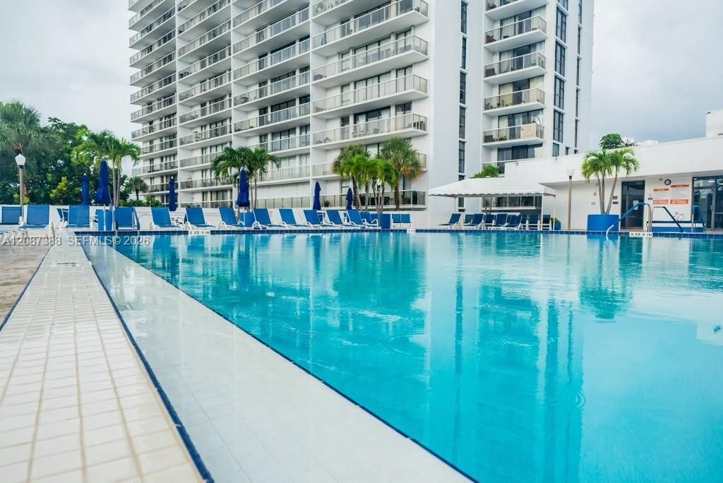 3701 N Country Club Dr, Unit 1807, Aventura, FL 33180 Photo