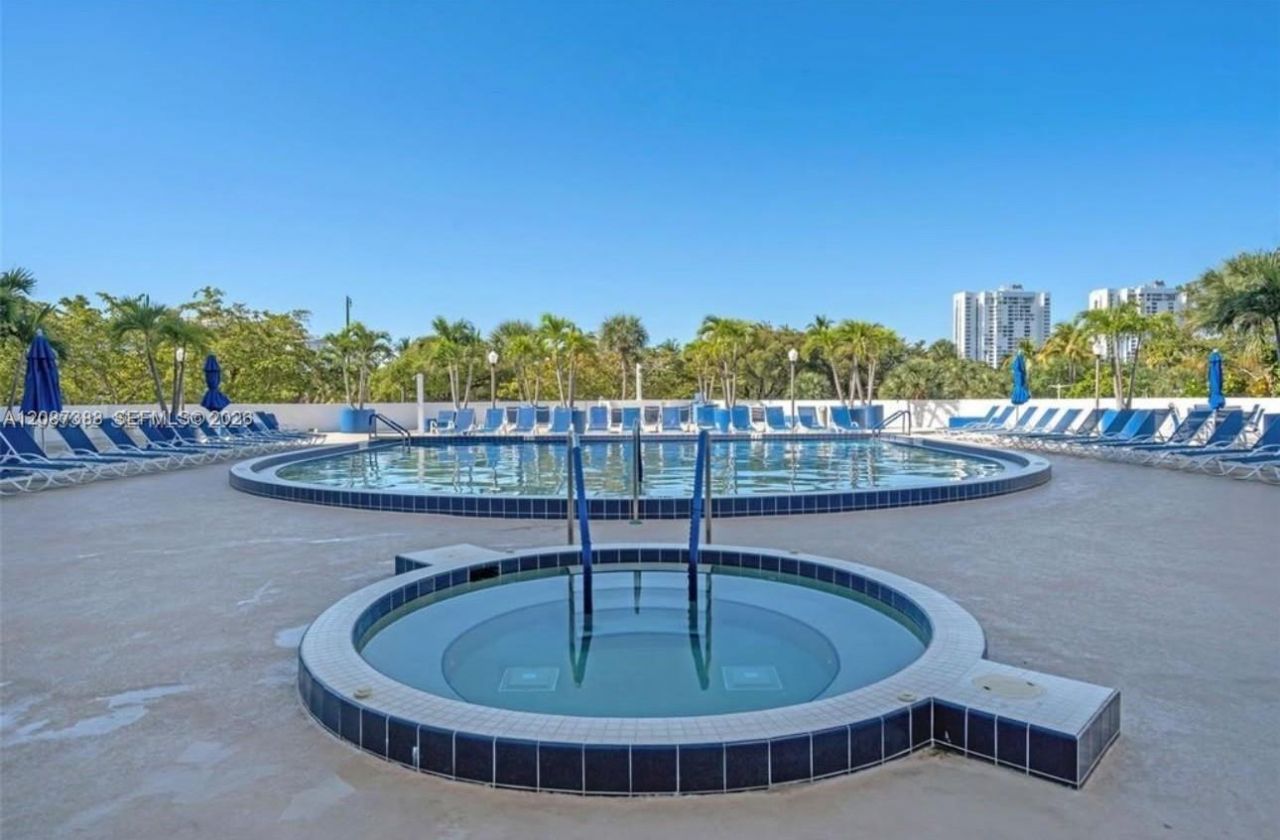 3701 N Country Club Dr, Unit 1807, Aventura, FL 33180 Photo