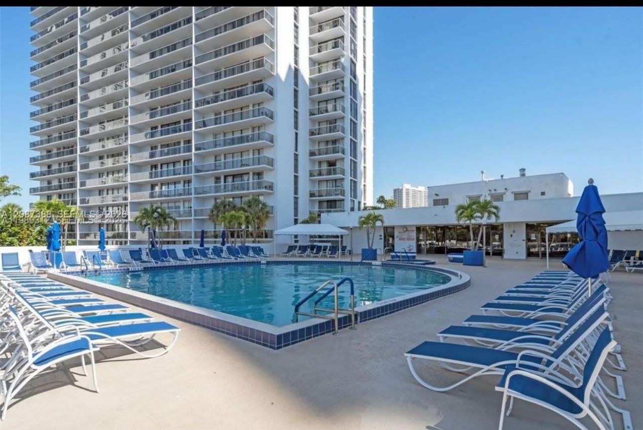 3701 N Country Club Dr, Unit 1807, Aventura, FL 33180 Photo
