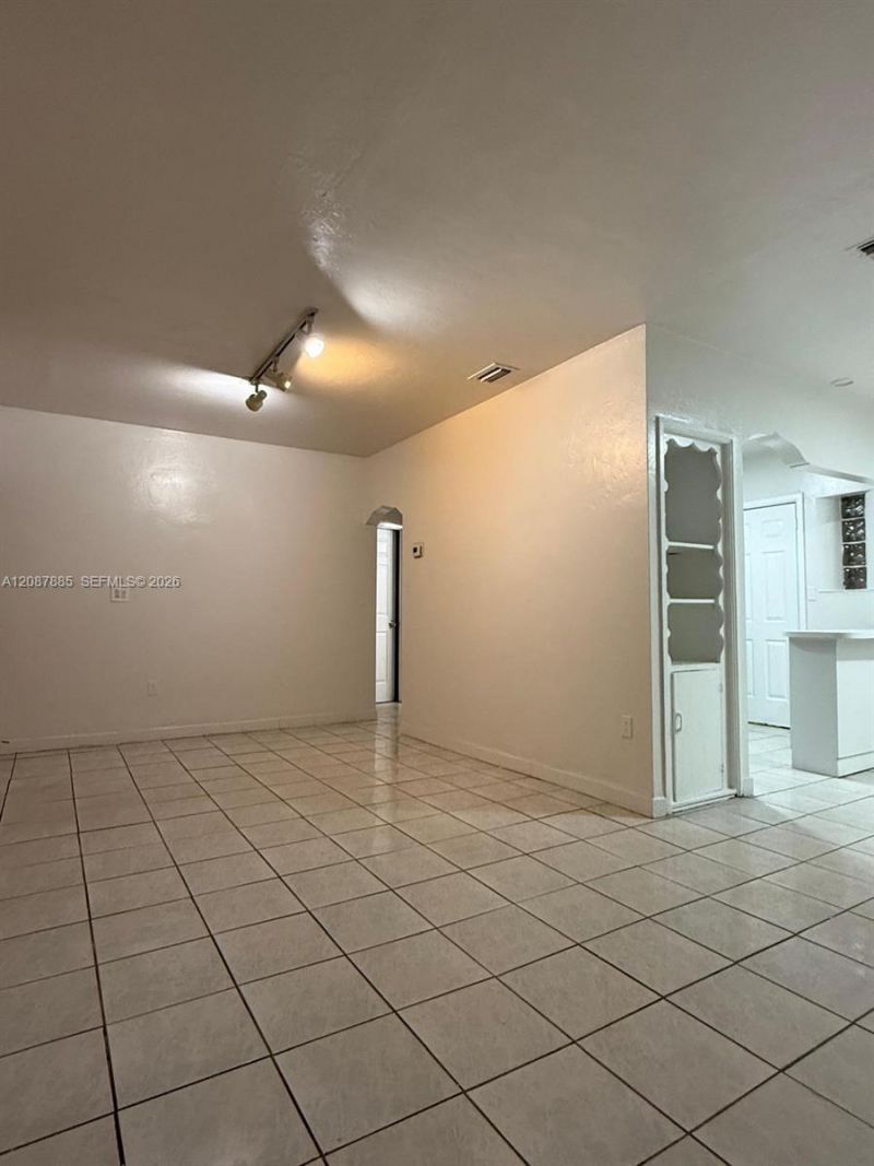 2484 SW 10th St, Miami, FL 33135 Photo