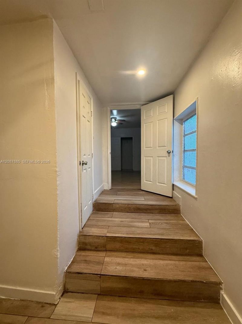 2484 SW 10th St, Miami, FL 33135 Photo