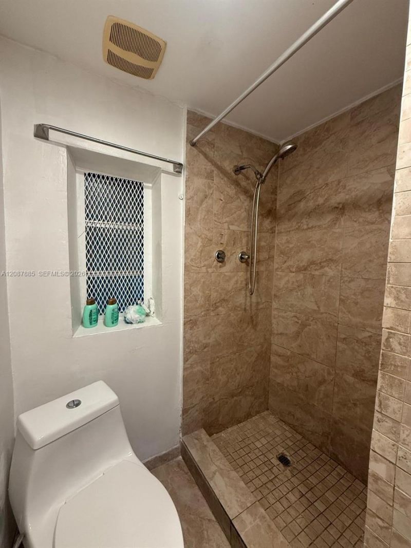 2484 SW 10th St, Miami, FL 33135 Photo