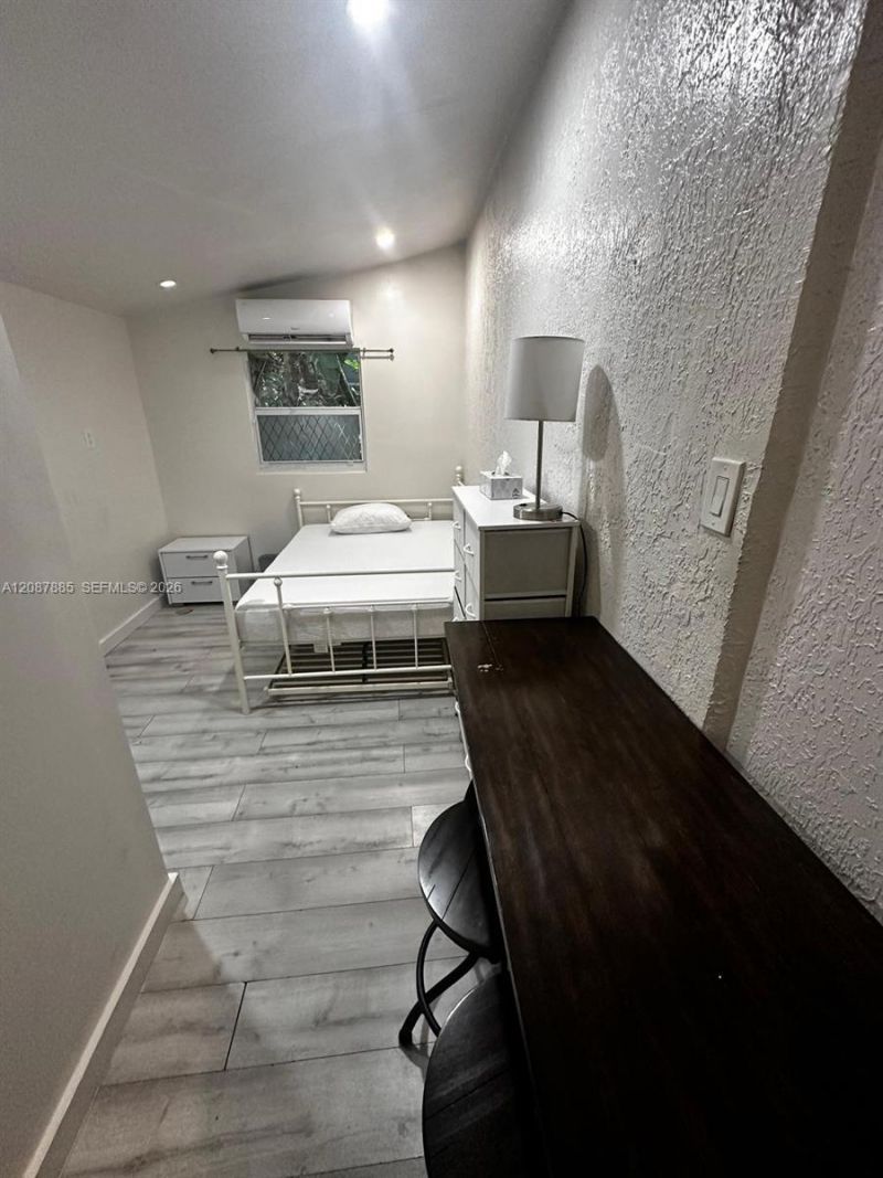 2484 SW 10th St, Miami, FL 33135 Photo