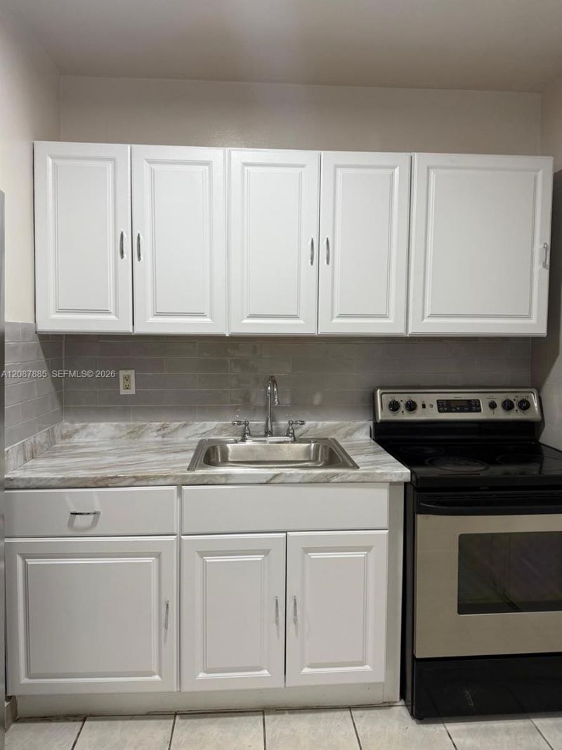 2484 SW 10th St, Miami, FL 33135 Photo