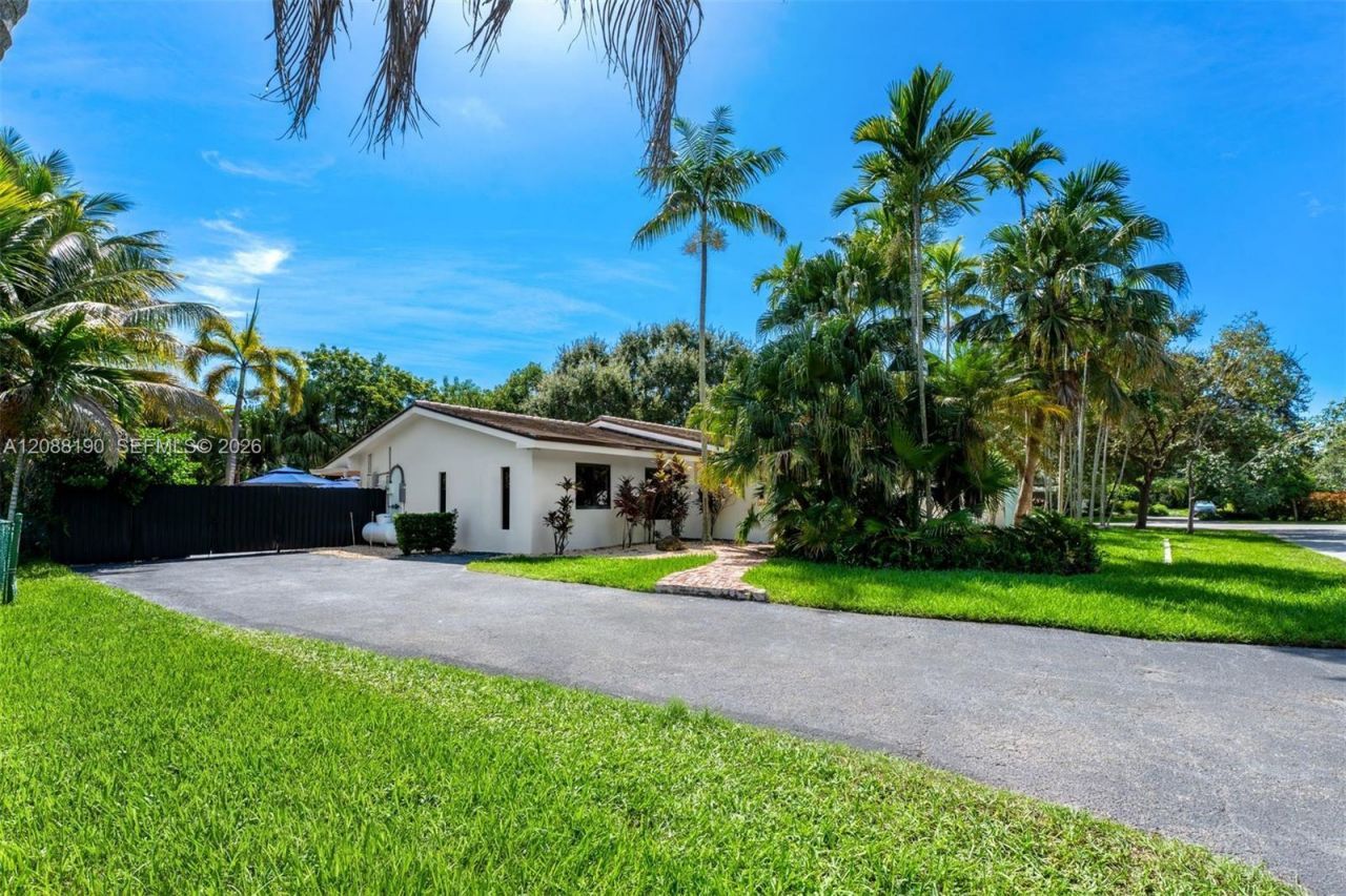 13575 SW 72nd Ct, Pinecrest, FL 33156 Photo