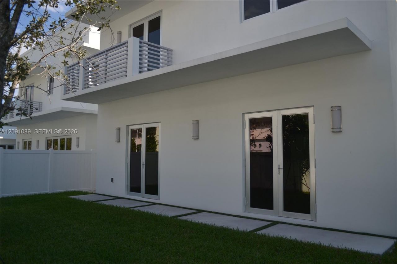 8241 NW 34th Dr , Doral, FL 33122 Photo