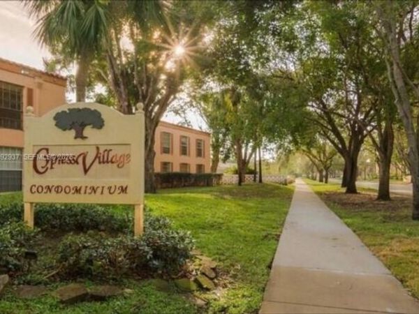 7204 Fairway Dr , Unit I21, Miami Lakes, FL 33014