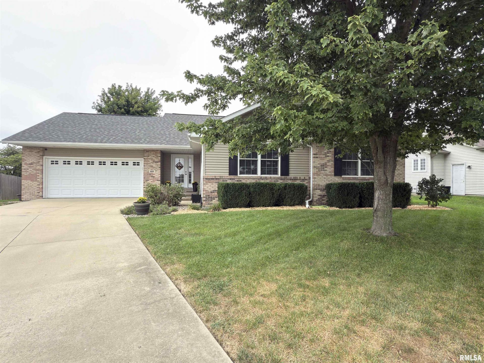 415 Piazza Lane, Chatham, IL 62629 Main Photo