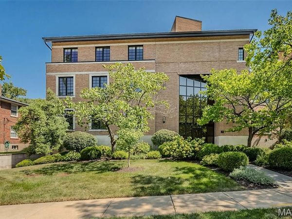 31 Brighton Way, Unit 2B, Clayton, MO 63105