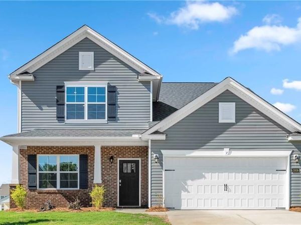 2708 Luxborough Lane , Mebane, NC 27302