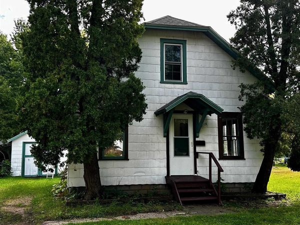 809 9TH STREET, Waupaca, WI 54981